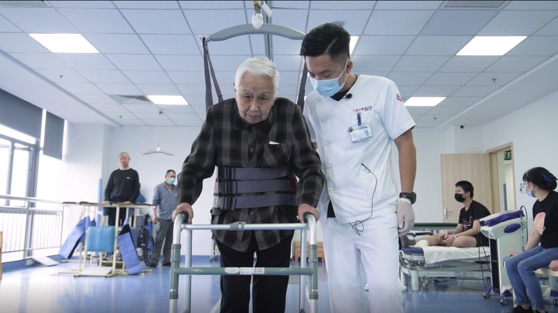 护工中介收费标准揭秘：如何合理选择服务？**