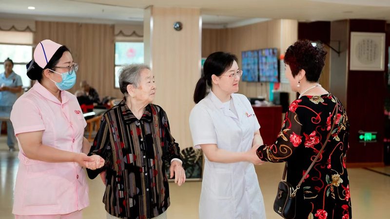 视频教程能否替代真人示范？养老护理培训的误区与出路